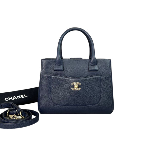 Chanel neo outlet executive tote mini