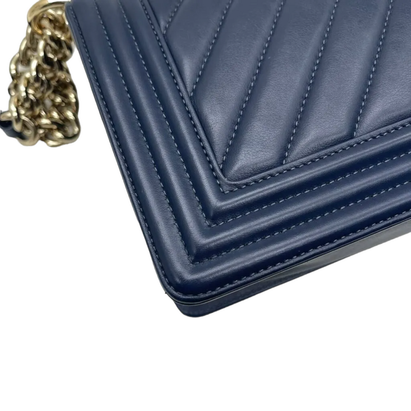 Caviar Chevron Quilted Medium Boy Flap Blue GHW