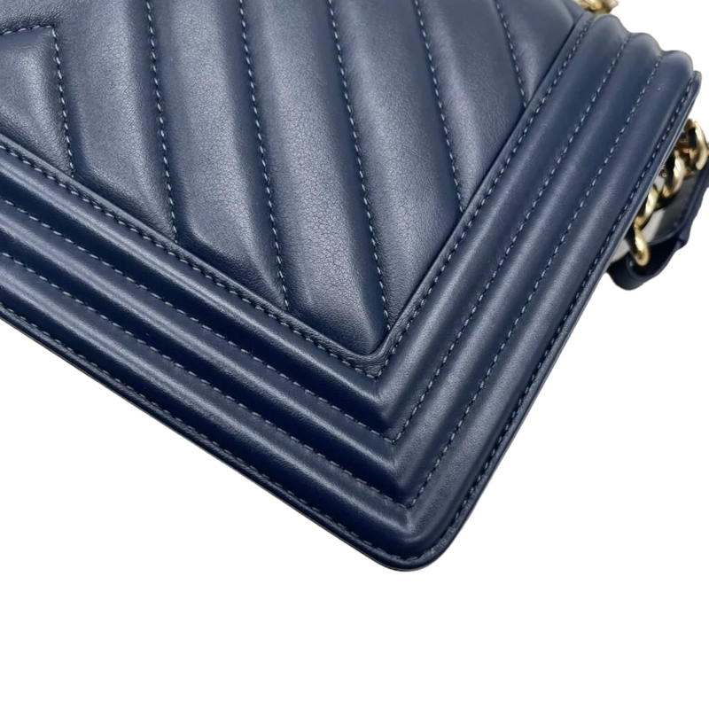 Caviar Chevron Quilted Medium Boy Flap Blue GHW