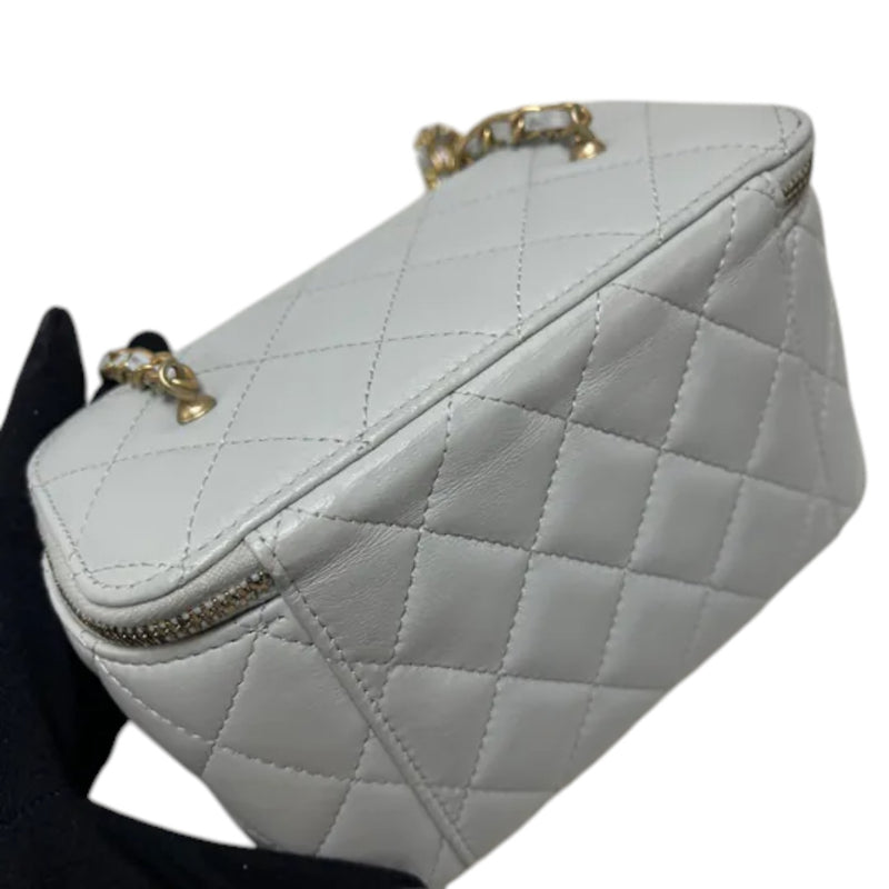 Pearl Crush Vanity Case With Chain Small Lambskin Light Grey GHW