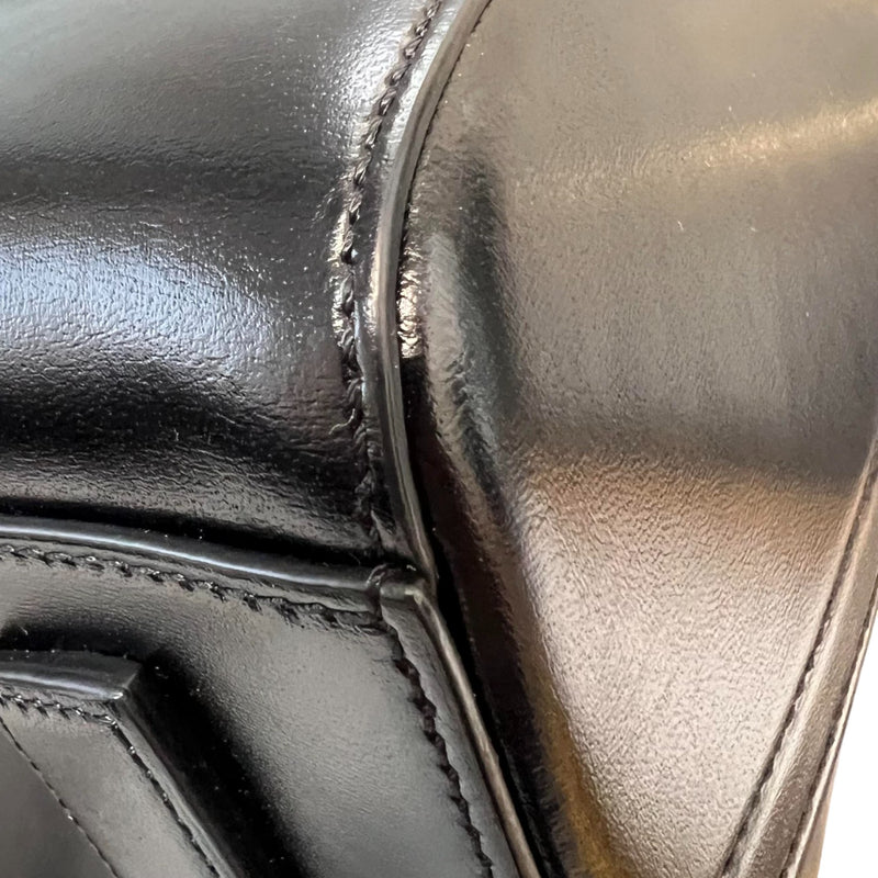 Antigona Medium Shiny Calfskin Black GHW