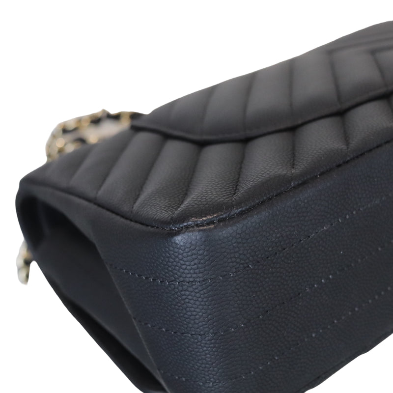 Classic Flap Medium Chevron Caviar Black GHW