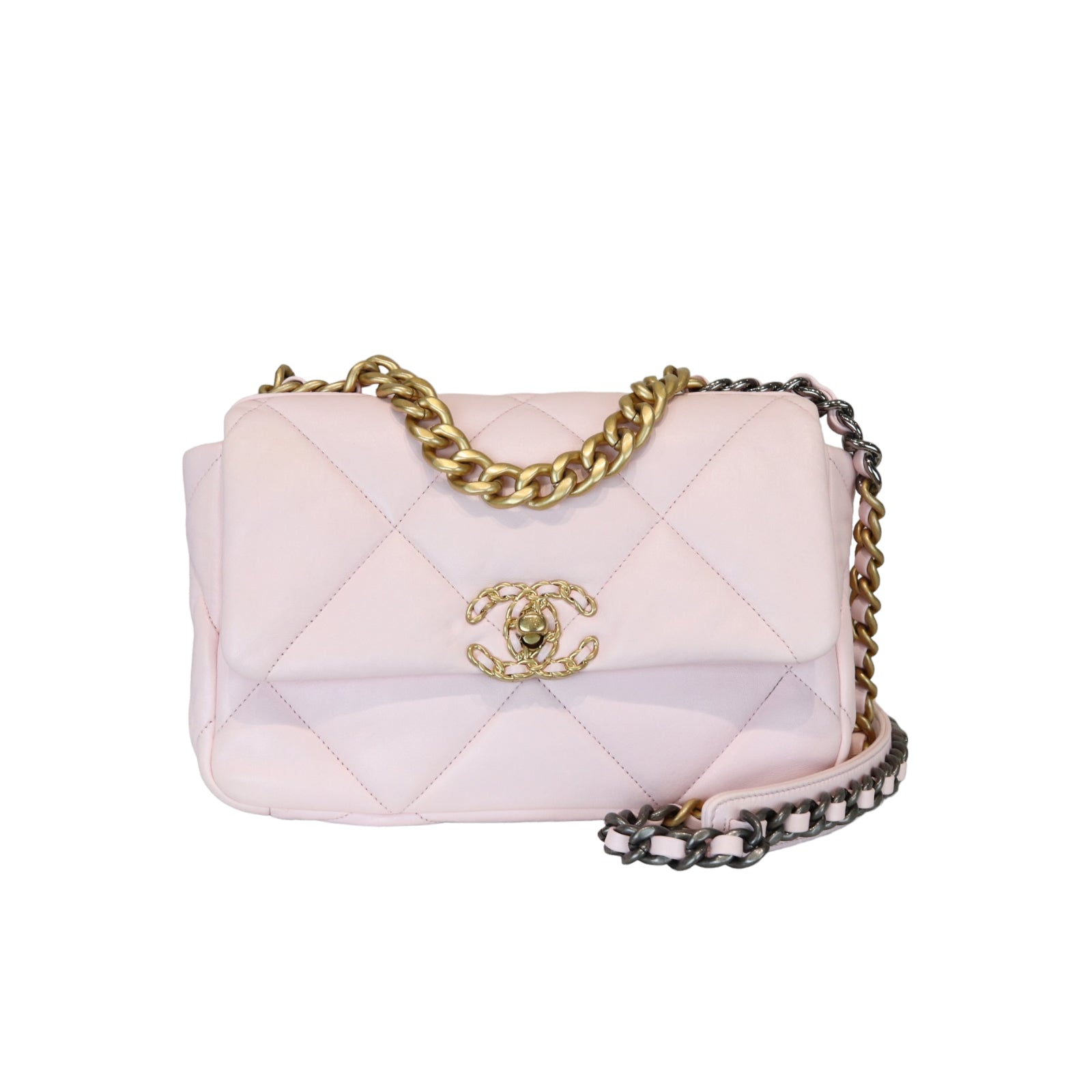 Chanel 22P pink grained calfskin zippy wallet