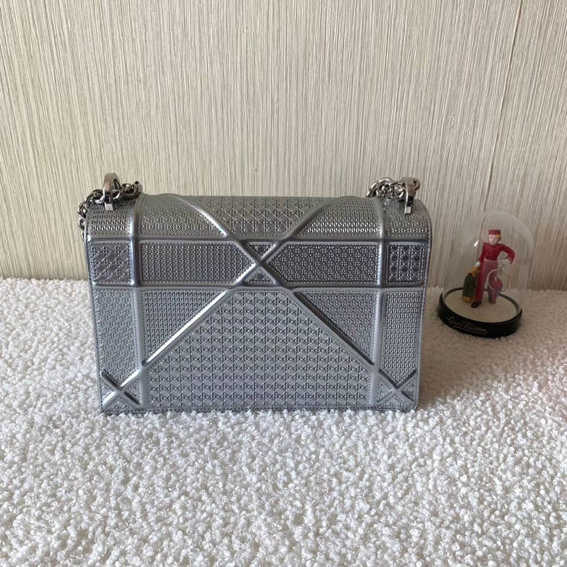 Dior shop diorama silver