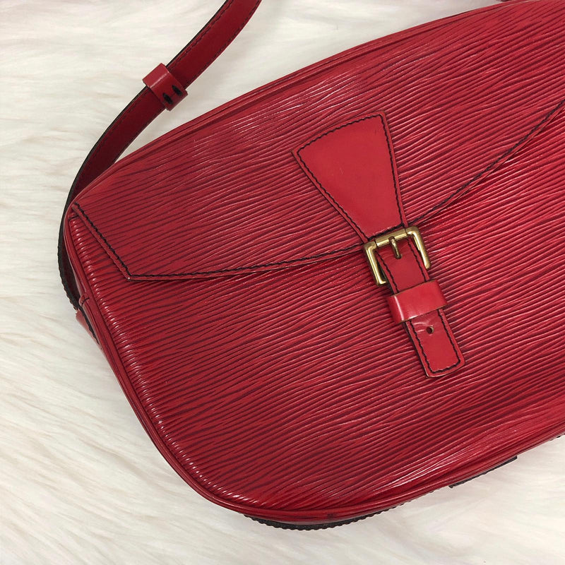 Sold at Auction: LOUIS VUITTON Jeune Fille MM Red Epi Crossbody Shoulder Bag