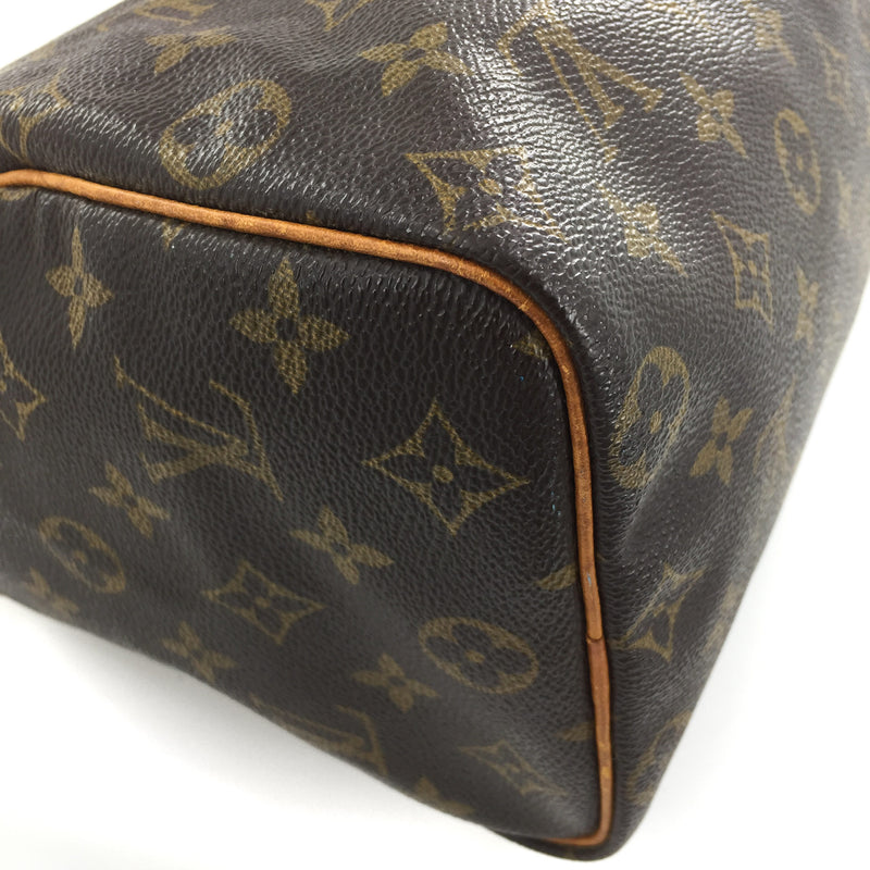 Louis Vuitton Classic Monogram Canvas Speedy 25 Bag.  Luxury