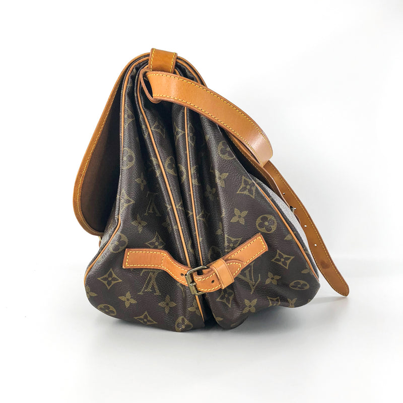 Pre-Owned Louis Vuitton Saumur Monogram 35 Crossbody Bag - Very Good  Condition 