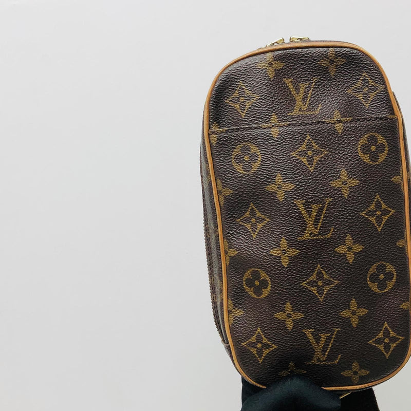 Louis Vuitton Monogram Canvas Pochette Gange Body Bag Belt Bag Fanny Pack  For Sale at 1stDibs  lv pochette gange, louis vuitton monogram canvas  pochette gange crossbody waist pouch bag, lv gange