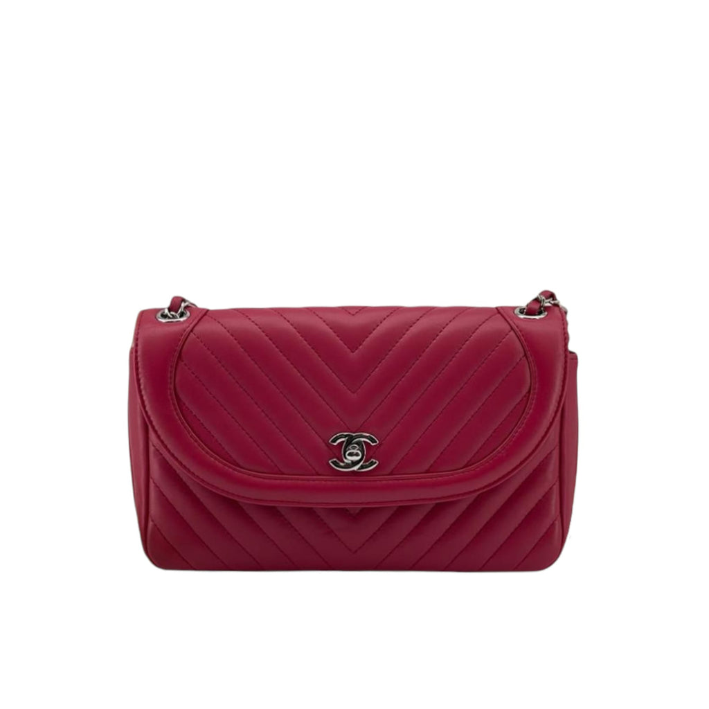 Medium Classic Round CC Flap Chevron Lambskin Red SHW