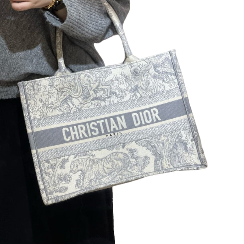 Dior - Book tote Large canvas gray Grey Cloth ref.1015859 - Joli Closet