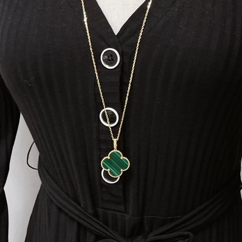 Van Cleef & Arpels, An 18K gold and malachite Magic Alhambra necklace.  Marked VCA, JE472415. - Bukowskis