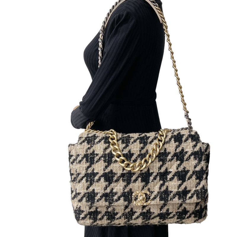 Chanel 19 Beige Black Houndstooth Tweed Flap Bag Large Maxi